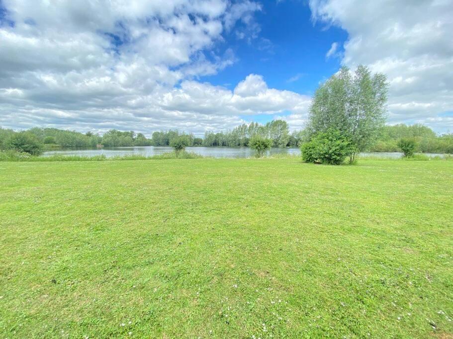 Lilly Lodge, Lake Pochard South Cerney Exterior foto